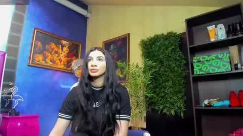 Nicolle online show from April 15, 2026, 7:59 am