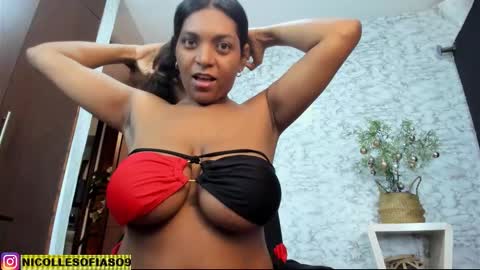 nicollesofia3 online show from November 18, 2025, 12:27 am