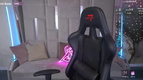 Nicole online show from October 21, 2025, 4:46 am