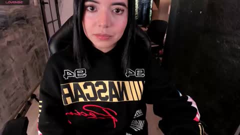 NicolRoss online show from November 9, 2025, 4:38 pm