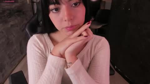 NicolRoss online show from November 18, 2025, 3:05 pm