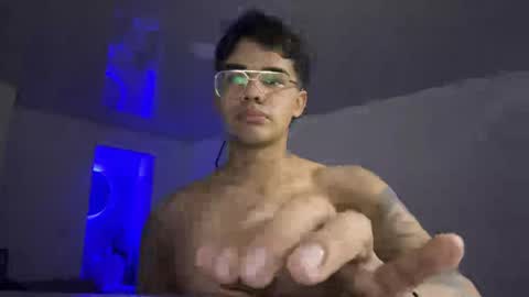 nicvelez22 online show from April 7, 2026, 2:56 am