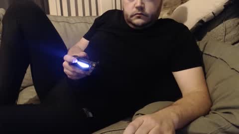 Snapshot of nielsgellen chatting on January 16, 2025, 11:37 pm nielsgellen online show from January 16, 2025, 11:37 pm