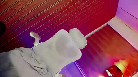 night_crystal1111 online show from April 9, 2026, 6:19 am