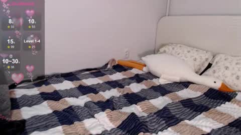 Niia online show from November 30, 2025, 2:43 pm