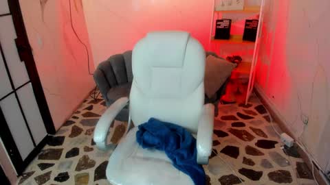 Anni online show from September 19, 2025, 12:50 pm