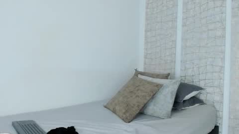 Niicole online show from November 19, 2025, 7:03 pm