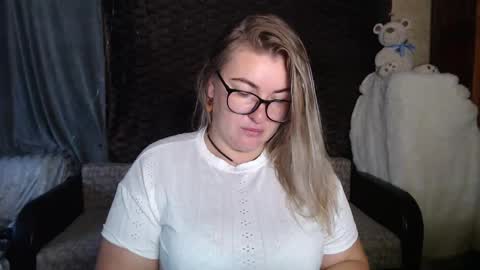 Nika online show from October 20, 2025, 3:51 am