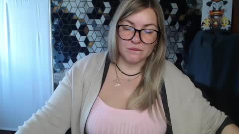 Snapshot of nikaskylink chatting on April 23, 2026, 5:19 am Nika online show from April 23, 2026, 5:19 am
