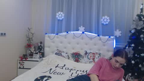 nikastarkk online show from December 10, 2024, 10:37 pm