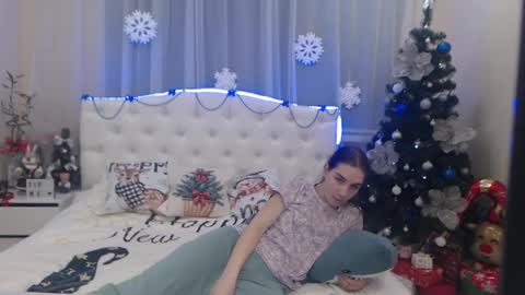 nikastarkk online show from December 12, 2024, 1:43 am