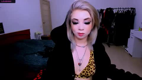 nikigoddesss online show from April 2, 2026, 5:27 am