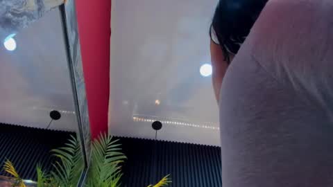 Snapshot of nikii_white chatting on December 20, 2024, 12:41 am nikii_white online show from December 20, 2024, 12:41 am