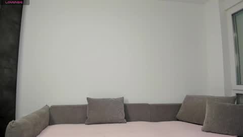 Nicole online show from April 21, 2026, 11:27 am