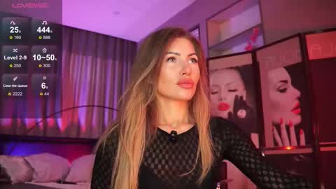 Nikki online show from October 18, 2025, 1:12 pm