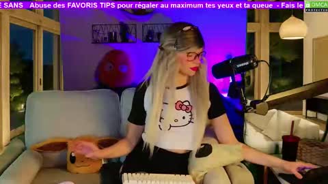 Kitty Chatte online show from November 12, 2025, 8:52 pm