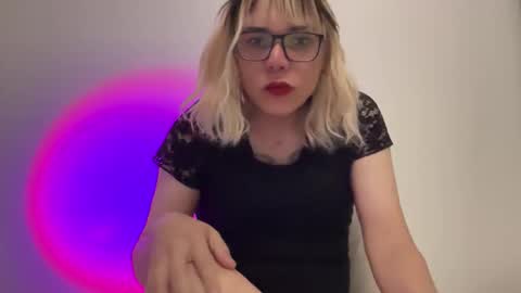 nikki_trans_fun online show from May 18, 2026, 7:09 pm