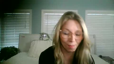 nikkib653466 online show from January 8, 2026, 5:48 pm