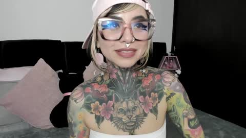 Nikki Ramone   online show from January 14, 2025, 5:56 pm