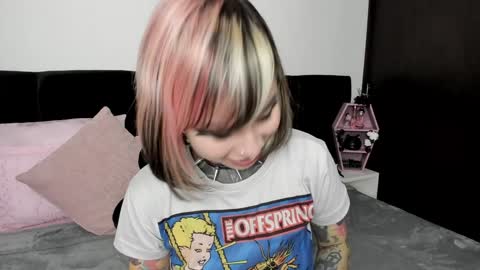 Nikki Ramone   online show from January 21, 2025, 2:59 pm