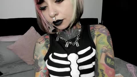 Nikki Ramone   online show from February 5, 2025, 7:29 am