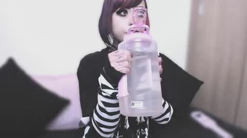 Nikki Ramone   online show from September 11, 2025, 10:48 am