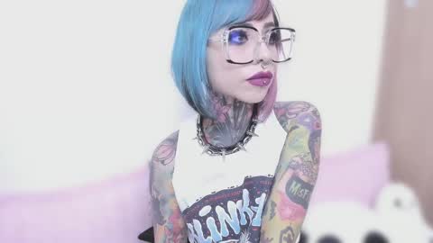 Nikki Ramone   online show from September 29, 2025, 11:20 pm