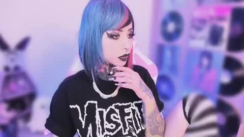 Nikki Ramone   online show from November 10, 2025, 10:31 pm