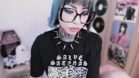 Nikki Ramone   online show from April 24, 2026, 11:01 am