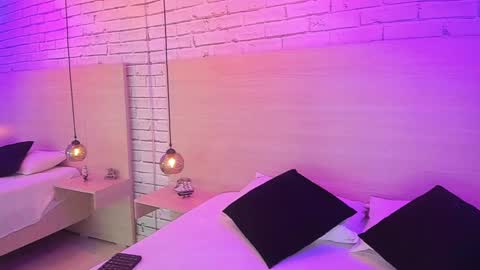 Nikky Dean online show from September 20, 2025, 3:18 am