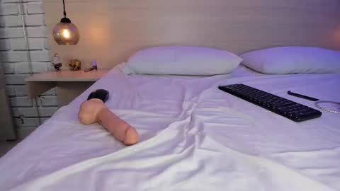 Nikky Dean online show from October 21, 2025, 4:46 am