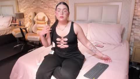 Snapshot of nikkyhearts chatting on January 14, 2026, 12:44 pm Y E S I online show from January 14, 2026, 12:44 pm