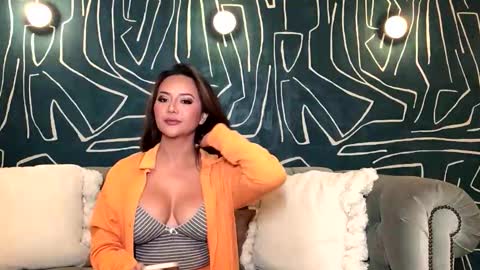 Nikki online show from November 23, 2025, 5:18 am