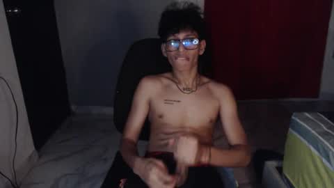 niklaus_wolf online show from October 3, 2025, 1:46 am