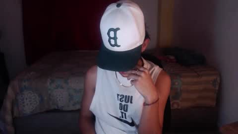 niklaus_wolf online show from November 16, 2025, 2:39 am