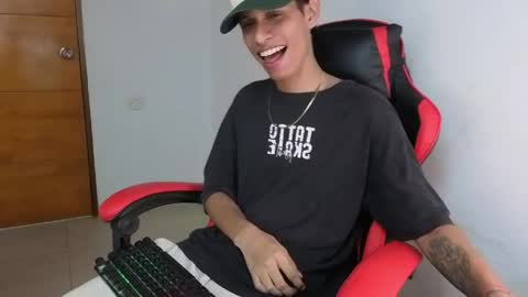 niklaus_wolf online show from April 14, 2026, 3:56 am