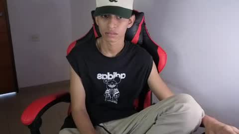 niklaus_wolf online show from April 16, 2026, 3:35 pm