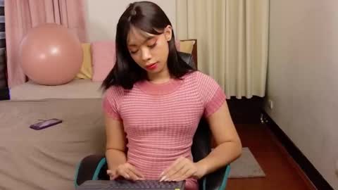 Niko Lynn online show from October 22, 2025, 4:13 am