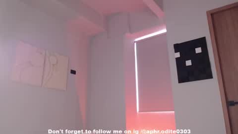 Snapshot of nikol_je chatting on December 22, 2024, 2:06 pm Nicole cam online show from December 22, 2024, 2:06 pm
