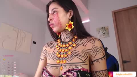 Snapshot of nikol_je chatting on January 19, 2025, 2:06 pm Nicole cam online show from January 19, 2025, 2:06 pm