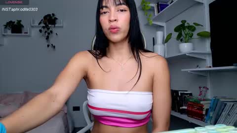 Snapshot of nikol_je chatting on September 19, 2025, 8:53 pm Nicole cam online show from September 19, 2025, 8:53 pm