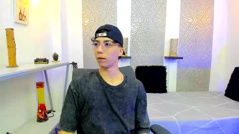    online show from November 10, 2025, 4:33 am