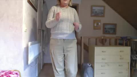 Nikole1 online show from October 31, 2025, 1:01 pm