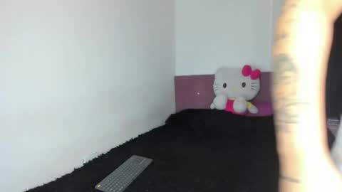 Snapshot of nikoleevanss chatting on April 5, 2026, 4:20 am Nikole online show from April 5, 2026, 4:20 am