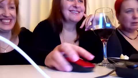 Snapshot of nikolettared chatting on January 22, 2025, 3:40 pm Nikoletta online show from January 22, 2025, 3:40 pm