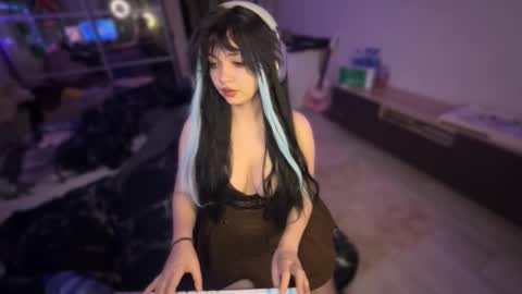 nikoli_naw online show from November 25, 2025, 11:16 pm