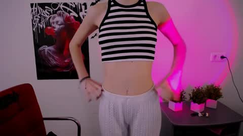 Snapshot of nikonara_ chatting on March 12, 2025, 11:31 am nikonara_ online show from March 12, 2025, 11:31 am