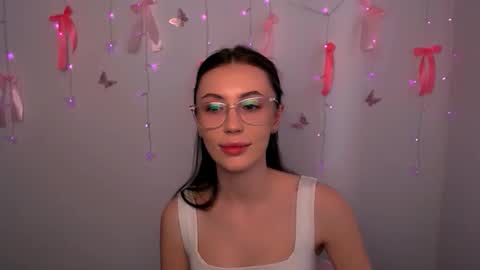 nikonara_ online show from April 14, 2026, 12:22 pm