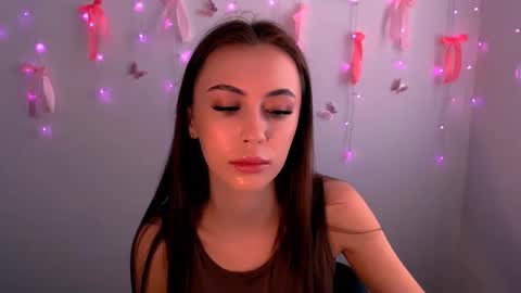 nikonara_ online show from May 25, 2026, 10:21 am