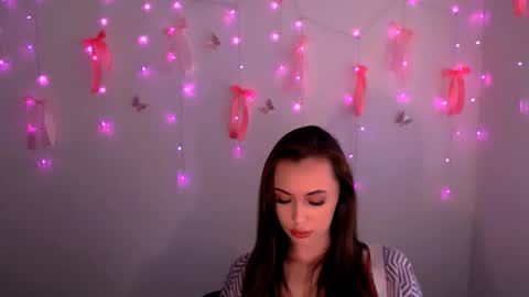 nikonara_ online show from June 1, 2026, 2:52 pm